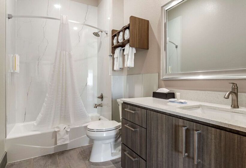 בית מלון כפרי Clarion Pointe Port Arthur Beaumont South