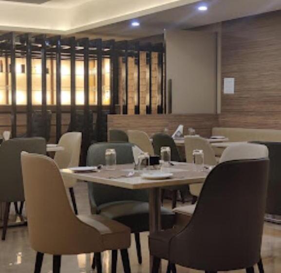فندق High Rise Regency, Burhanpur