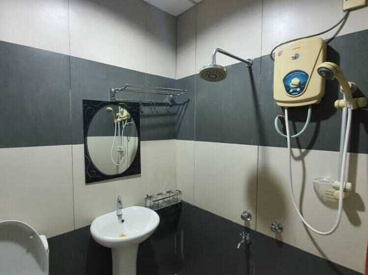 فندق Spot On 90179 Moza Inn