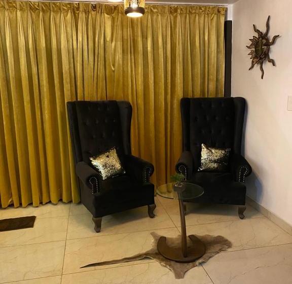 مبيت وإفطار Parimahal Homestay