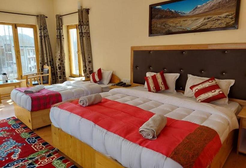 Hotel Khakshal Chubi