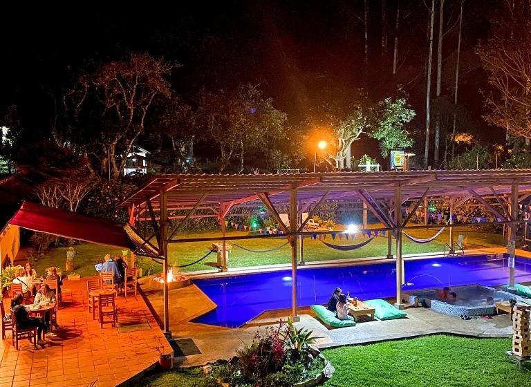 هتل Mama Tungu Hostel