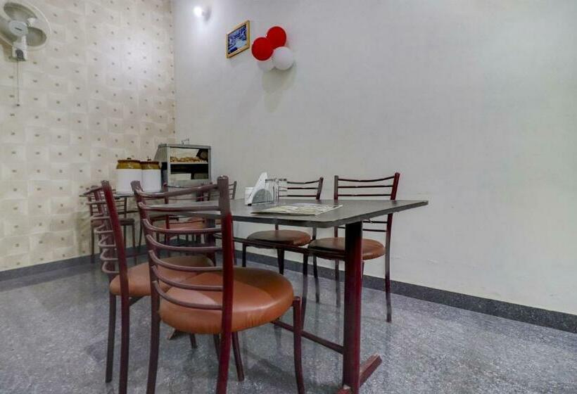 酒店 Oyo 77774 Utsav Residency