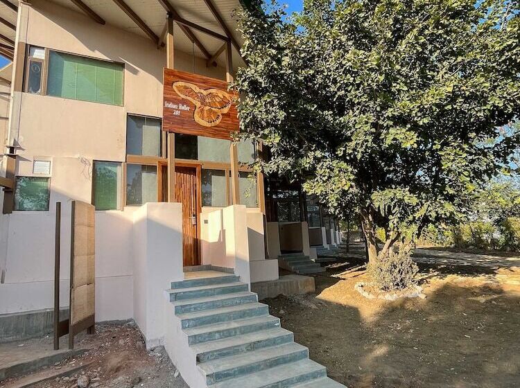 בית מלון כפרי Tadoba Jungle Camp