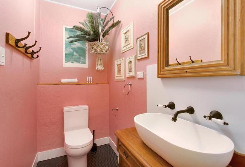 Manly Waves Studios & Apartments
