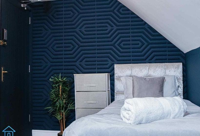 بنسيون York Contractor House  Free Road Side Parking, Town Centre Location, Free Wifi & Netflix By Firoz Pr