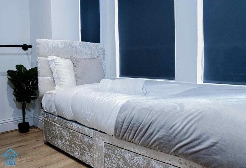 بنسيون York Contractor House  Free Road Side Parking, Town Centre Location, Free Wifi & Netflix By Firoz Pr