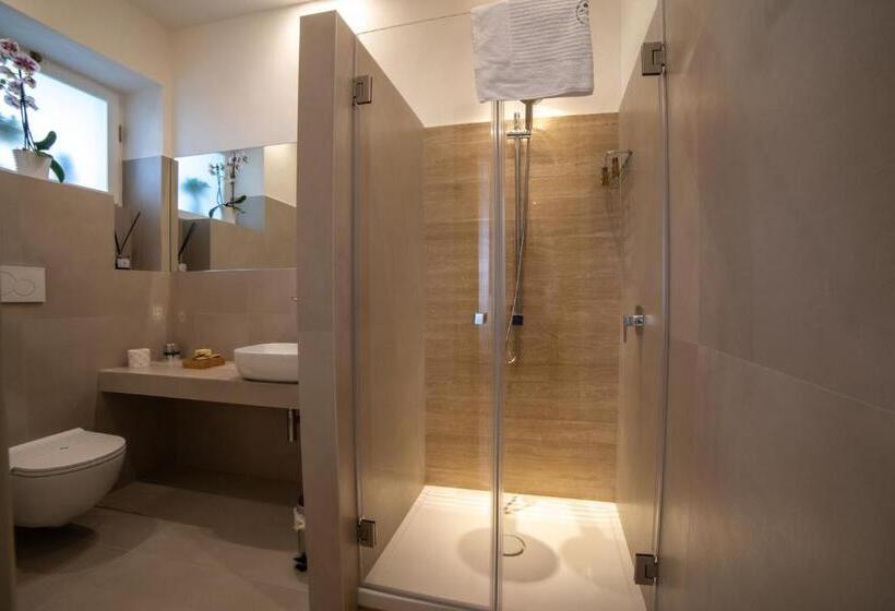 تختخواب و صبحانه Bebio Rooms