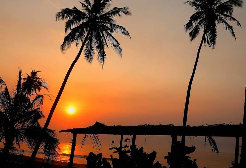 فندق Afro Beach Eco Resort Butre