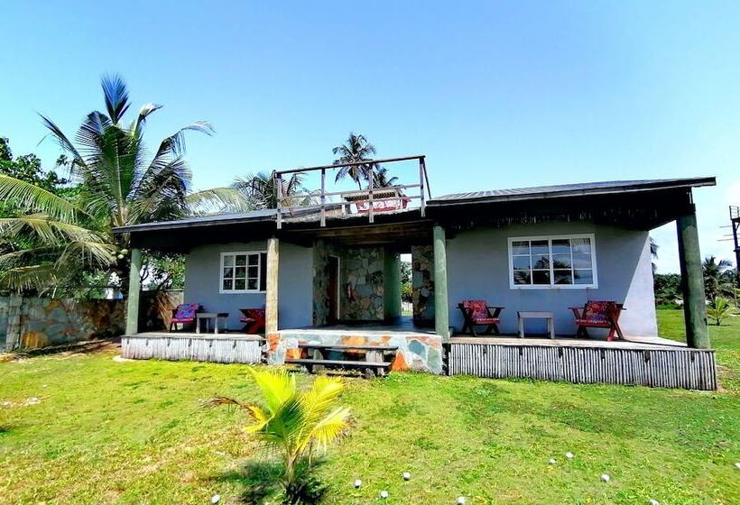 فندق Afro Beach Eco Resort Butre