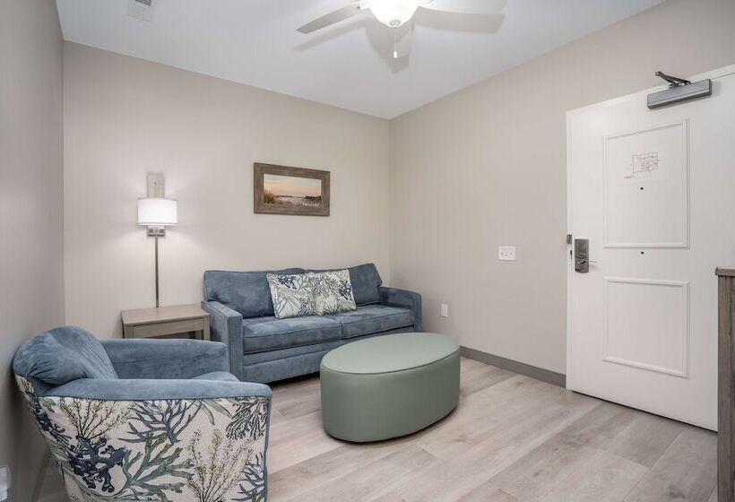 Отель Lighthouse Suites   Best Western Signature Collection