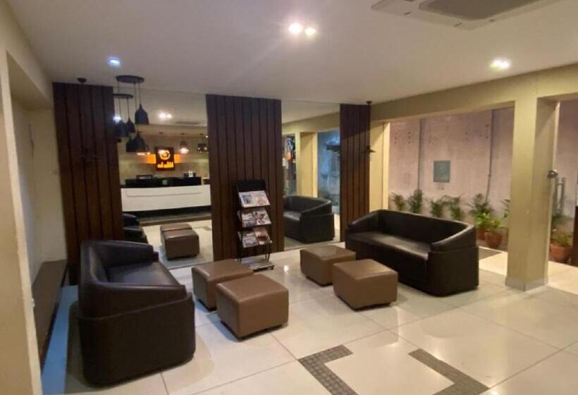 فندق Miles Inn