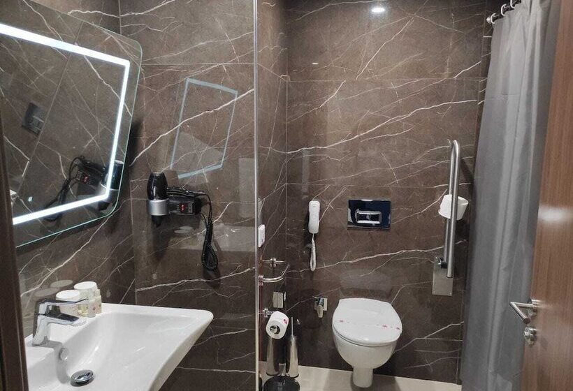 هتل Ramada By Wyndham Izmir Aliaga