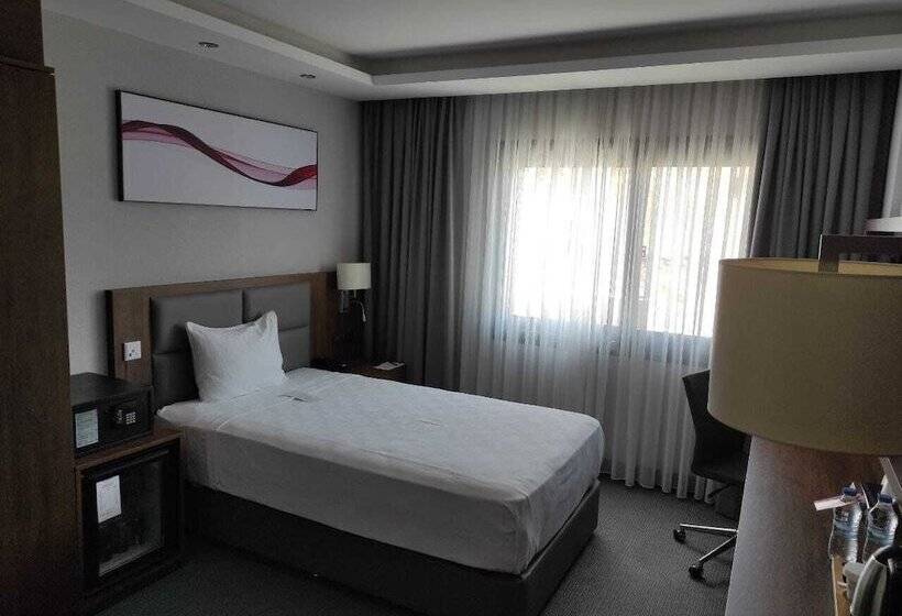 هتل Ramada By Wyndham Izmir Aliaga