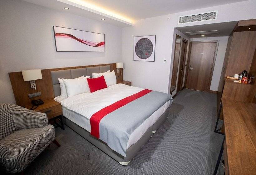 هتل Ramada By Wyndham Izmir Aliaga