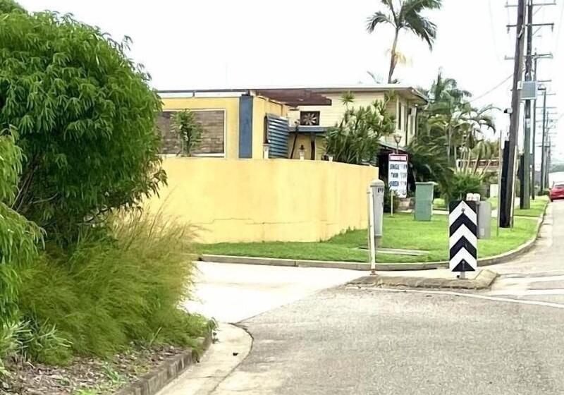 모텔 Proserpine Motor Lodge