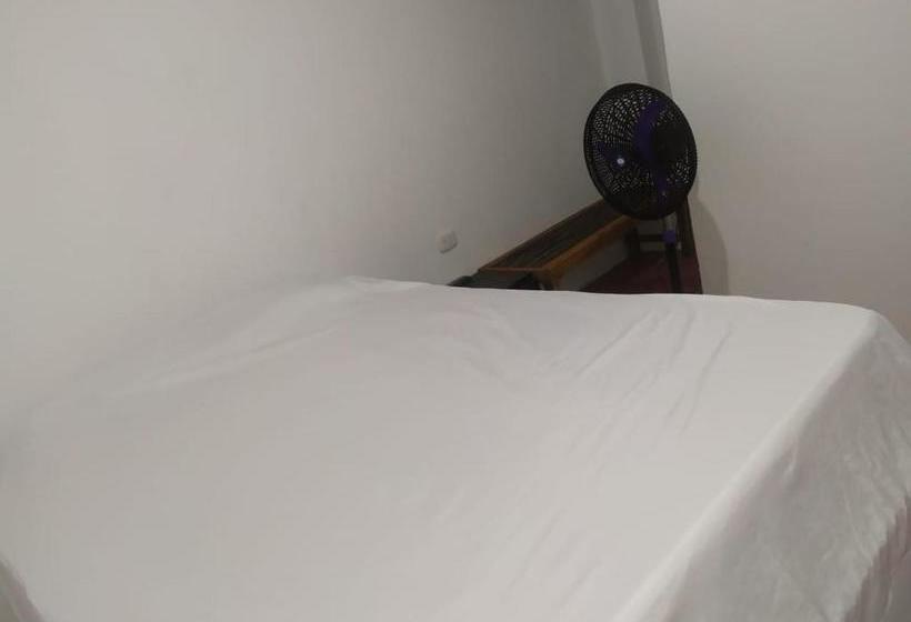 پانسیون Hostal La Sierra Nevada