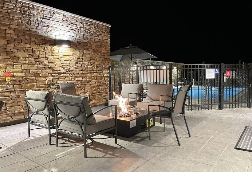 Отель Fairfield Inn & Suites By Marriott Santa Rosa Rohnert Park