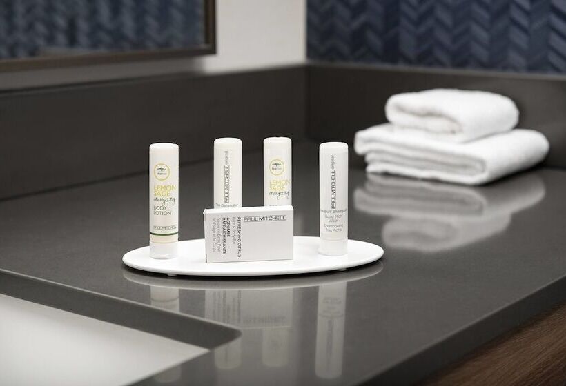 Отель Fairfield Inn & Suites By Marriott Santa Rosa Rohnert Park