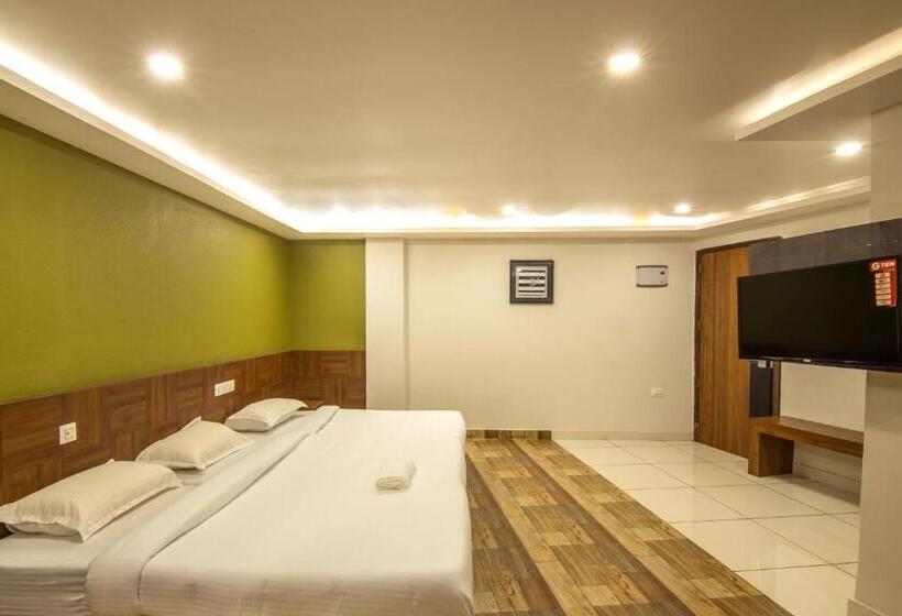 فندق Oaks Residency