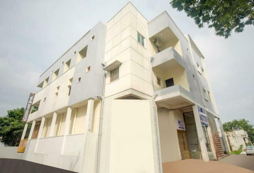 호텔 Oyo 77065 Jeyam Residency