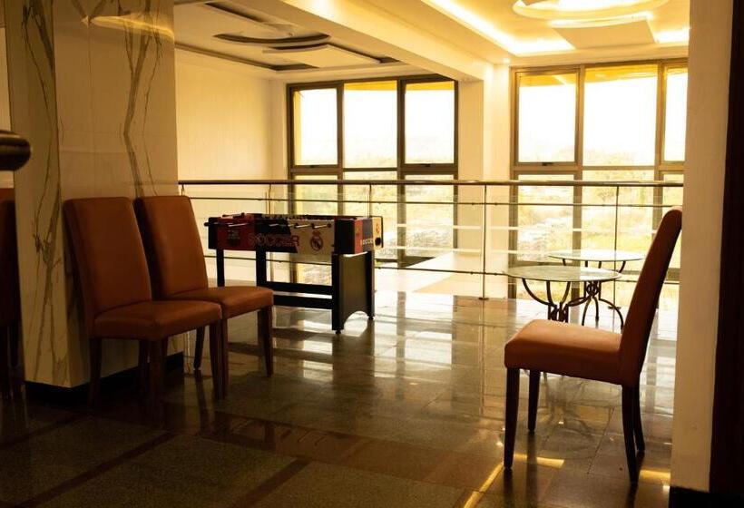 ホテル Raj Resort