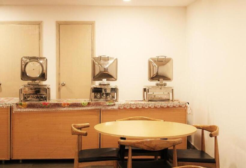 هتل The Golden Sands