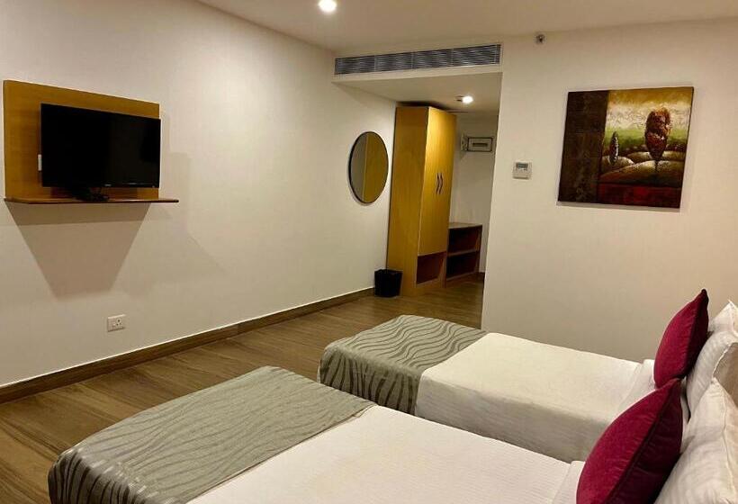 هتل The Golden Sands