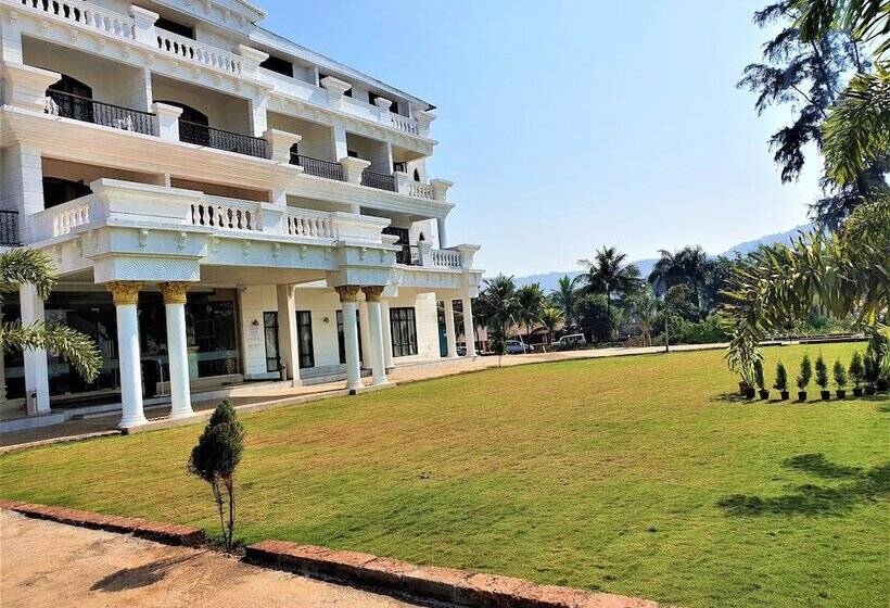 בית מלון כפרי Vits Excellensea Karde Beach