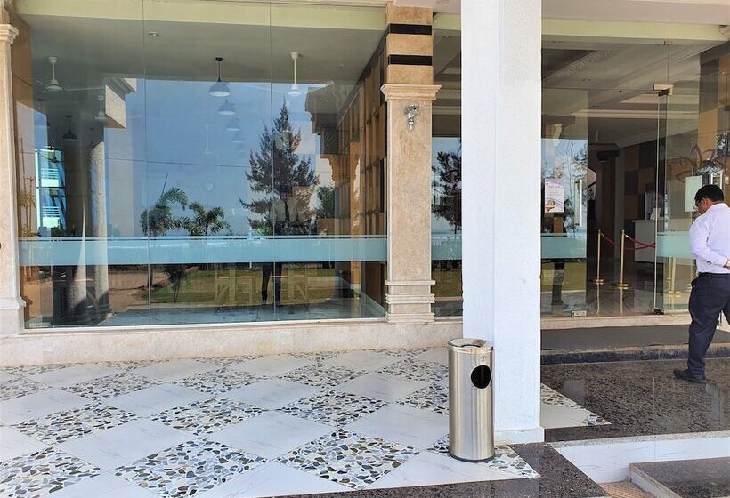 בית מלון כפרי Vits Excellensea Karde Beach