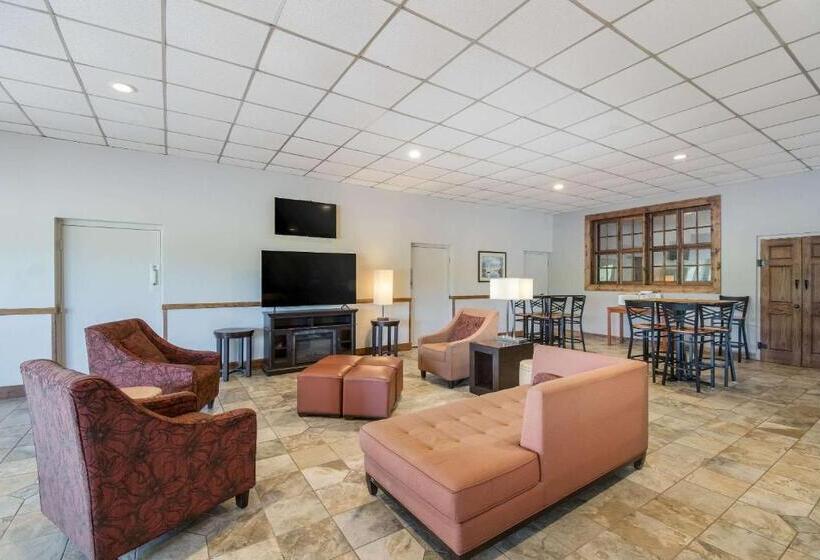 فندق Clarion Inn