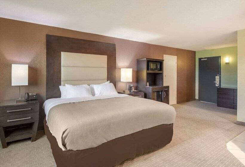 فندق Clarion Inn
