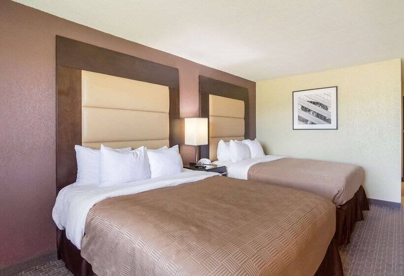 فندق Clarion Inn
