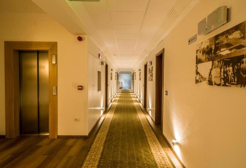 هتل Mirage Resort & Spa