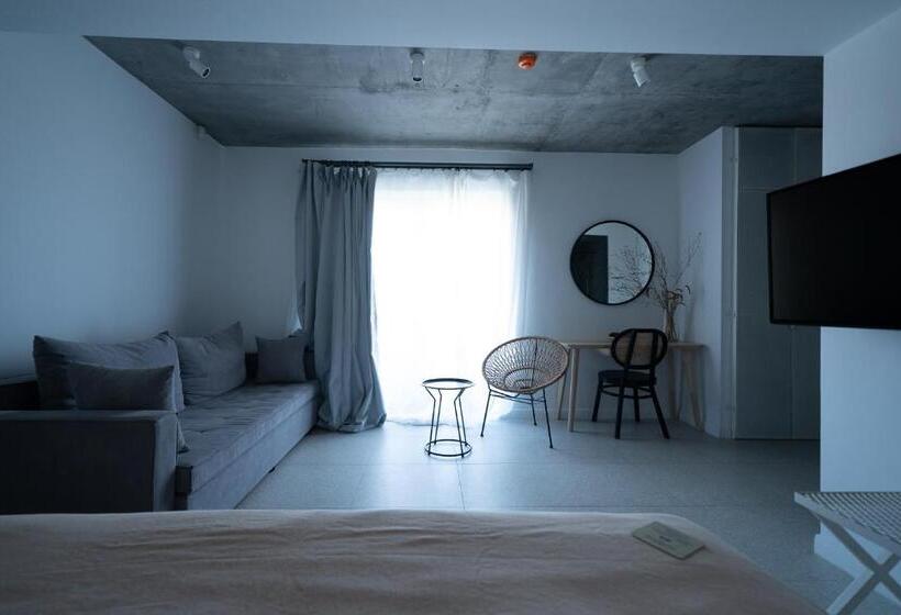 تختخواب و صبحانه The Pines Boutique Villa   Vama Veche