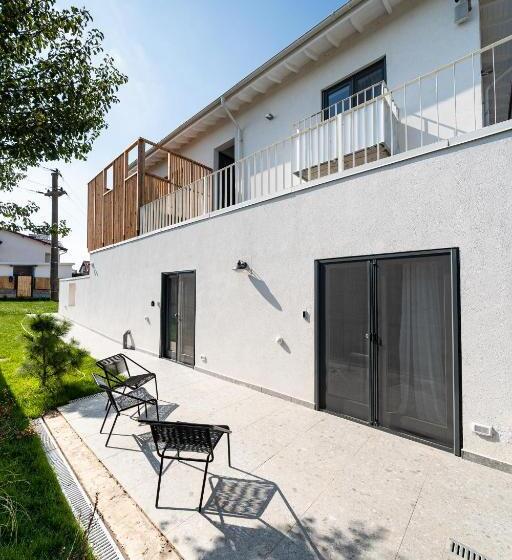 تختخواب و صبحانه The Pines Boutique Villa   Vama Veche