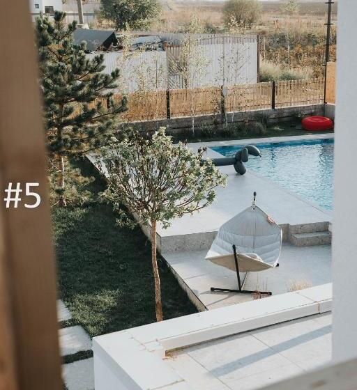 تختخواب و صبحانه The Pines Boutique Villa   Vama Veche
