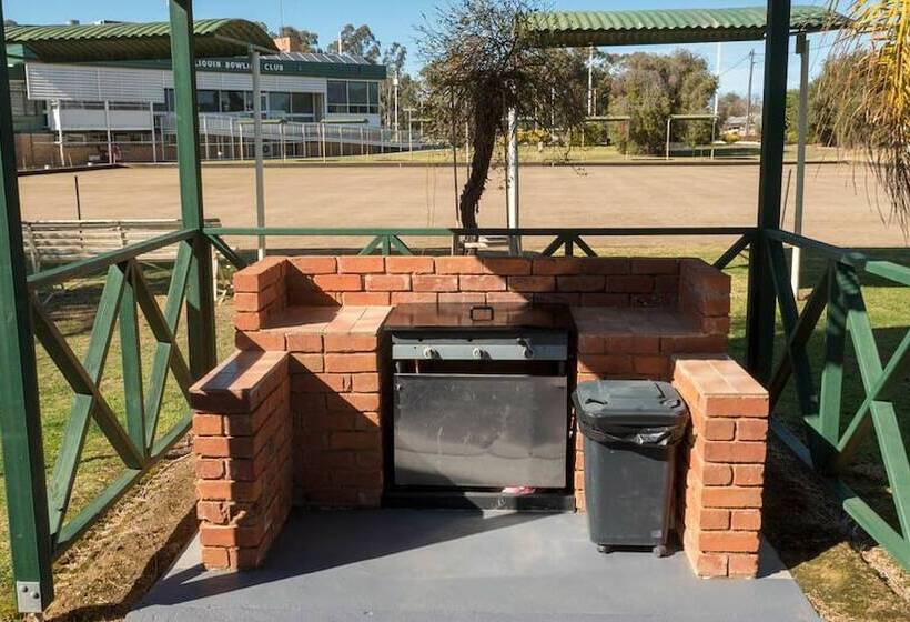 فندق على الطريق Deniliquin Country Club Motor Inn