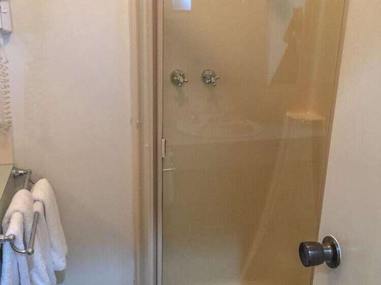 فندق على الطريق Deniliquin Country Club Motor Inn