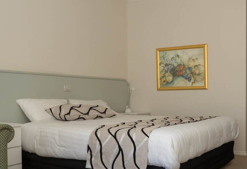 فندق على الطريق Deniliquin Country Club Motor Inn