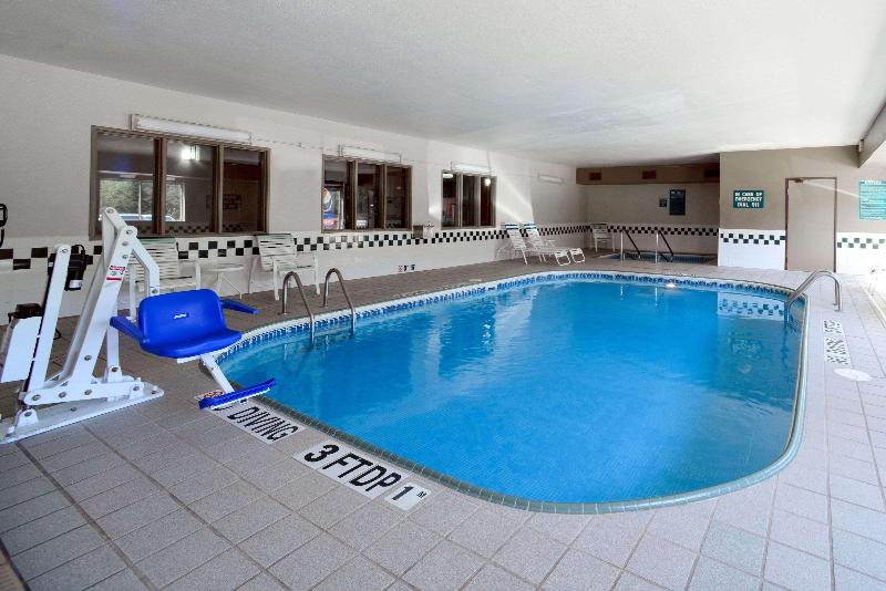 בית מלון כפרי Americinn By Wyndham Quincy