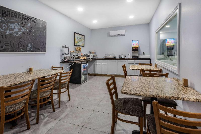 בית מלון כפרי Americinn By Wyndham Quincy