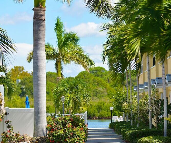 בית מלון כפרי Barefoot Beach Resort