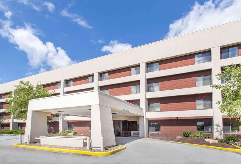 هتل Baymont By Wyndham Davenport