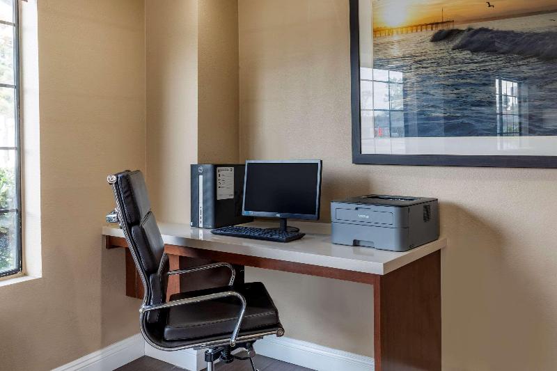 هتل Comfort Inn & Suites Ventura Beach