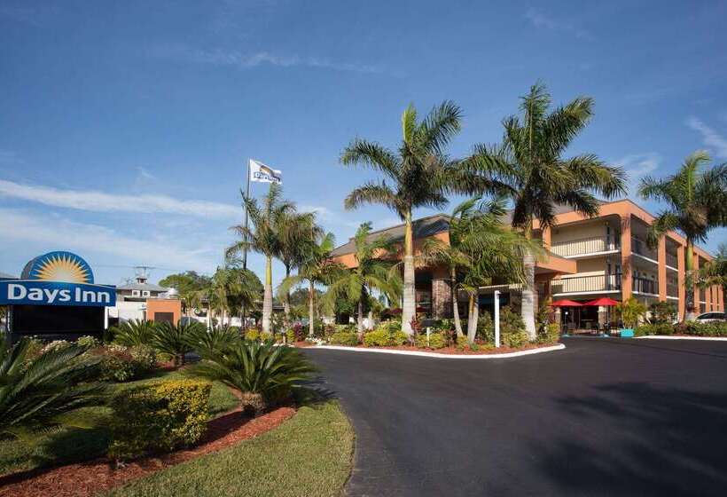 בית מלון כפרי Days Inn By Wyndham Sarasota Bay