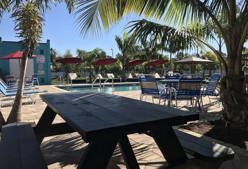 בית מלון כפרי Days Inn By Wyndham Sarasota Bay