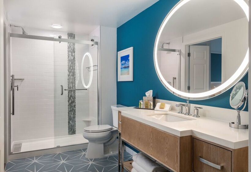 فندق Doubletree Suites By Hilton Naples