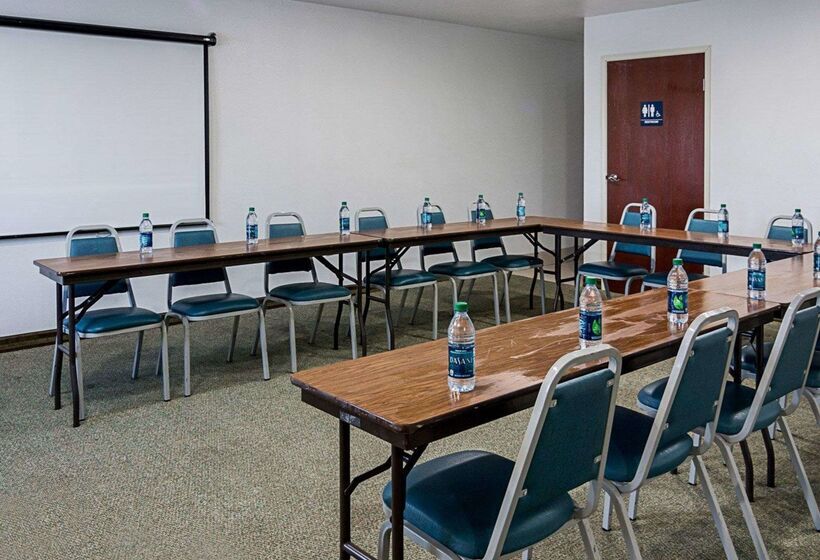 בית מלון כפרי Econo Lodge Inn & Suites Natchitoches