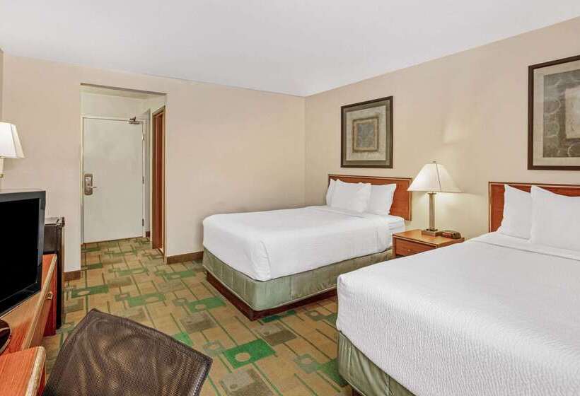 هتل La Quinta By Wyndham Des Moines West Clive